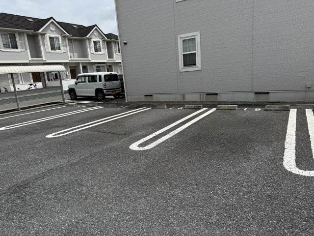 フリーデンＡの駐車場