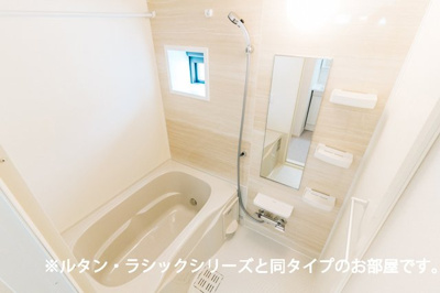 【浴室】 | リバーサイド　アベニュー | 落ち着いた空間のお風呂です