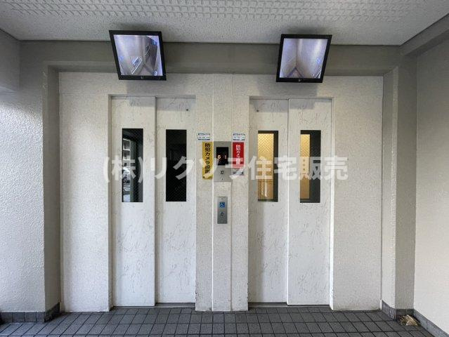 寝屋川コーポラスのその他共用部分|エレベーター2基
■物件内覧・資金計画相談・住宅ローン相談、リフォーム相談、お問合せ受付中■
※当日・翌日のご内覧、ご相談はお電話でのお問合せがスムーズです！