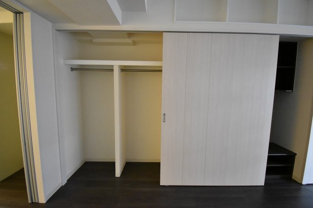 プレサンス堺筋本町駅前の収納