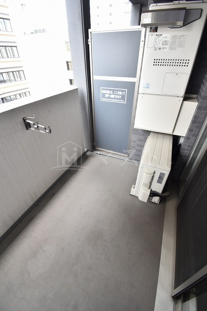 プレサンス堺筋本町駅前のバルコニー
