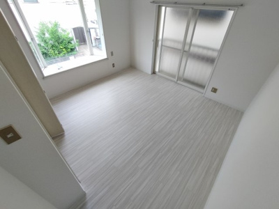 【居間・リビング】 | クレセント | こちらの居間で趣味の時間をお楽しみください