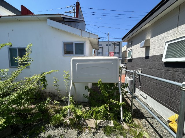 【設備】 | 網走郡大空町女満別西二条４丁目１－２７　中古売家 | 【灯油タンク】暖房と給湯は灯油を使用します。