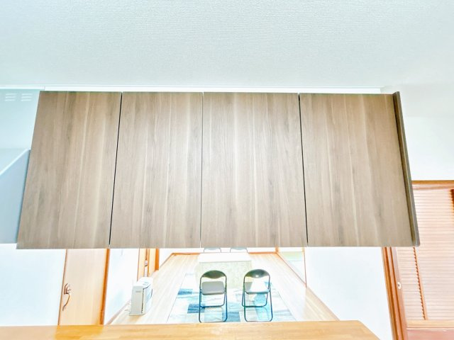 【キッチン】 | 網走郡大空町女満別西二条４丁目１－２７　中古売家 | 【リフォーム済】キッチン上には吊り戸もついており、より収納が豊富です。
