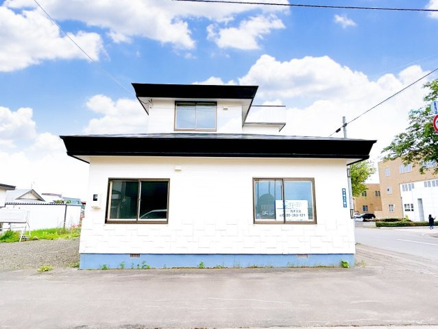 【外観】 | 網走郡大空町女満別西二条４丁目１－２７　中古売家 | 【リフォーム済】外壁と屋根は前面塗装しました。