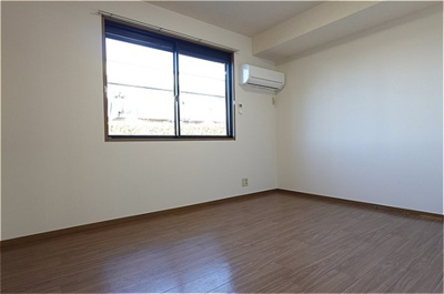 【洋室】 | メゾン・ノアール Ｂ | 北洋室・エアコン付き