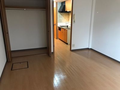 【寝室】 | グローリアスⅡ番館 | 洋室9.4帖