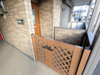 【玄関】 | グランヴェール Ａ | 各戸門扉付きの玄関