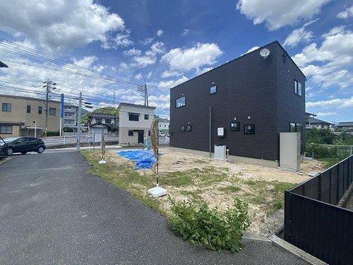 宮内３丁目　土地の外観|メイン道路沿いではないため、比較的交通量も少なく、駐車時も安全におこなえます。2024年7月撮影。