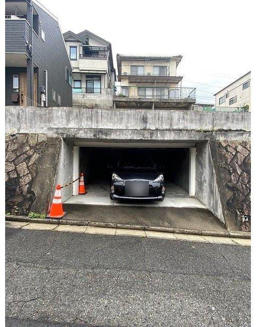 府中町八幡4丁目　土地の外観|掘り込み車庫は車種の制限がありますが1台可能です。（W400cm×D550cm×H160cm）
