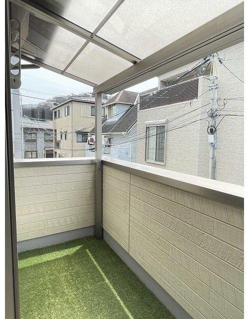 府中町青崎東　一戸建てのバルコニー|バルコニーは急な雨でも安心な屋根がついています。
