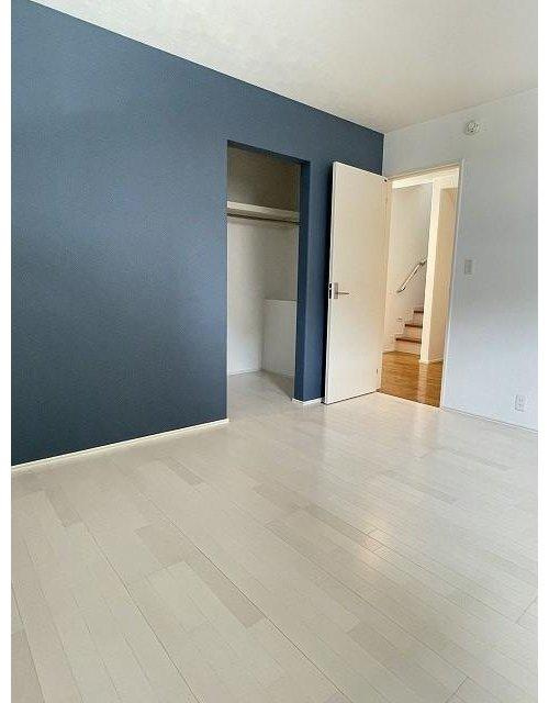 府中町青崎東　一戸建ての洋室|1階洋室です。シーズンレスに収納できる広さのウォークインクローゼットがあります。