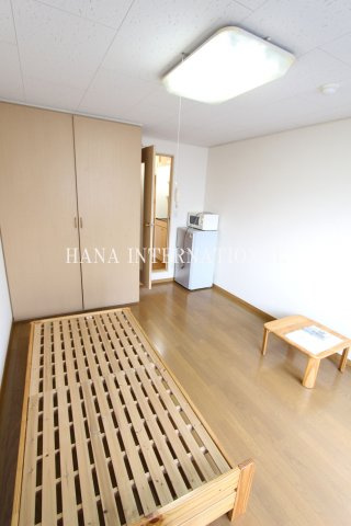 レオパレス葵第１の洋室|※別部屋の参考画像です