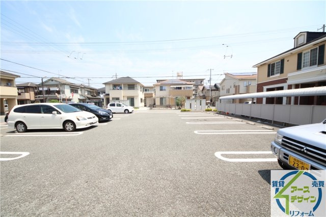 クローバーⅠの駐車場
