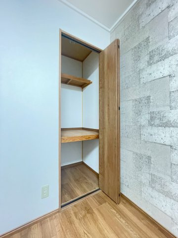 高槻市芝生町３丁目のアパートの収納