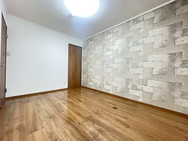 高槻市芝生町３丁目のアパートの洋室