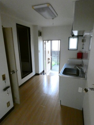 【内装】 | ウエストハウス | 冷蔵庫も置ける広めなキッチンスペース。