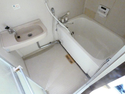 【浴室】 | ウエストハウス | 便利な追い炊き機能まで付いております。