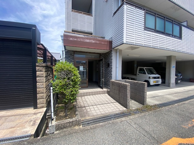 コスモみやびのエントランス