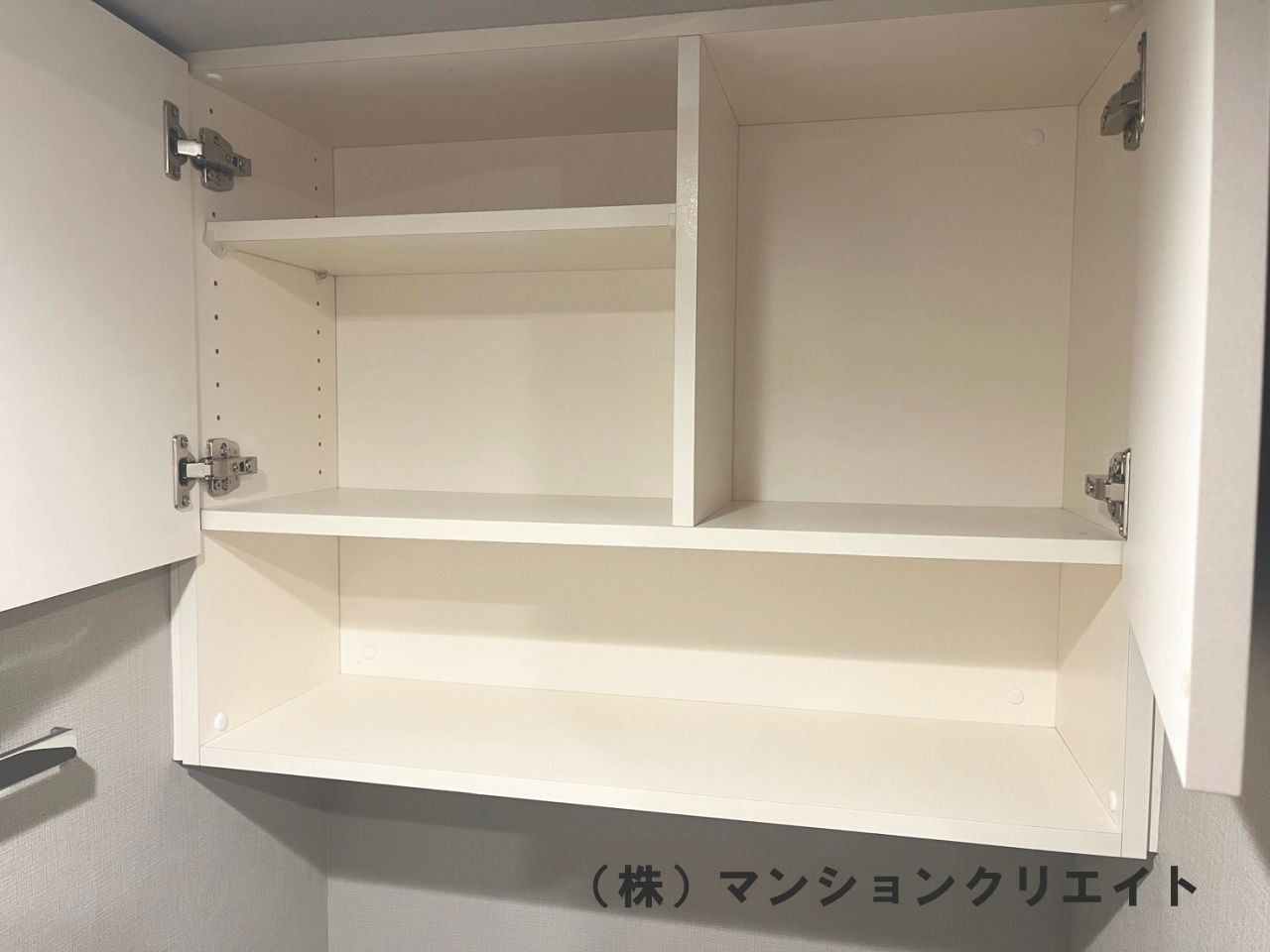 デュオヒルズ福井駅前のトイレ|上部に吊戸棚があります