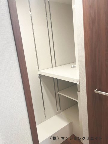 デュオヒルズ福井駅前の収納|キッチン後ろの物入です
