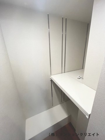 デュオヒルズ福井駅前の収納|キッチン後ろの物入内部