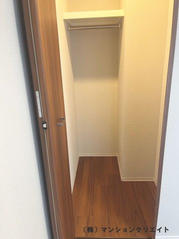 デュオヒルズ福井駅前の収納|洋室5.1帖のウオークインクローゼット
