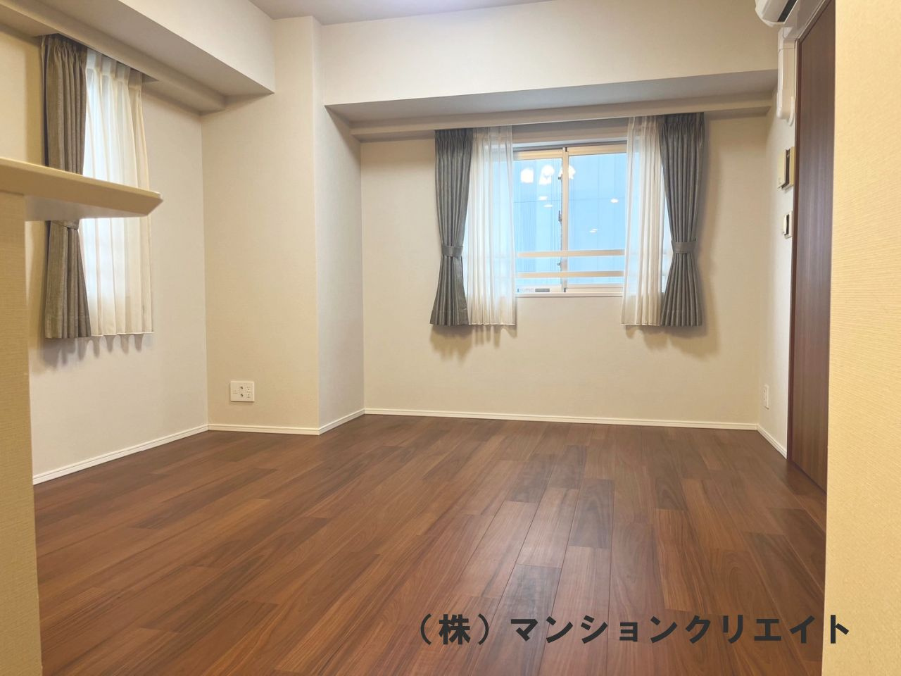 デュオヒルズ福井駅前の居間・リビング|キッチンから見たリビング