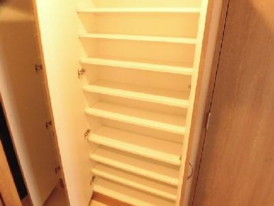 SIL・ELA御所南（シルエラ御所南）の収納|シューズＢＯＸ