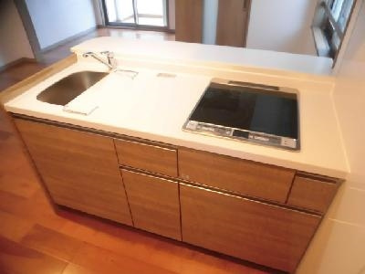 SIL・ELA御所南（シルエラ御所南）のキッチン|2口ＩＨコンロ、カウンターキッチン