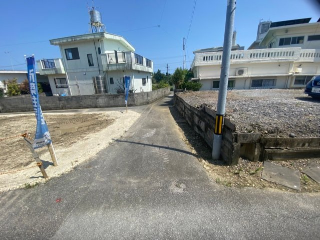 うるま市塩屋　売地の前面道路含む現地写真