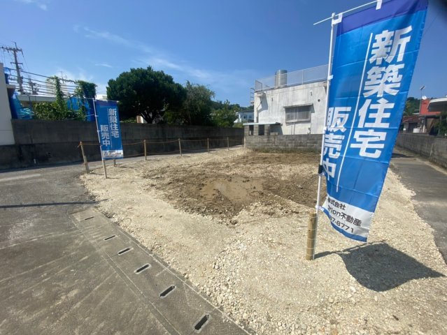 うるま市塩屋　売地の前面道路含む現地写真