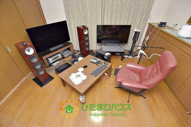 久喜市砂原１丁目　中古一戸建ての居間・リビング