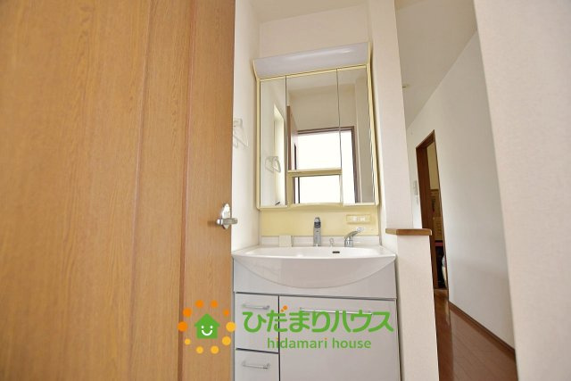 久喜市砂原１丁目　中古一戸建ての独立洗面台