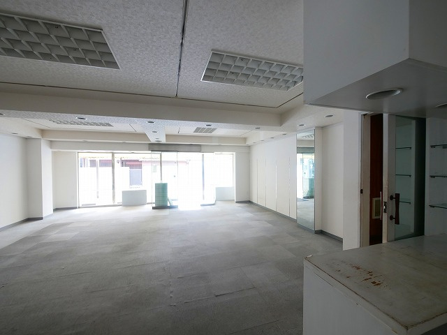 木津川市役所前店舗事務所の内装