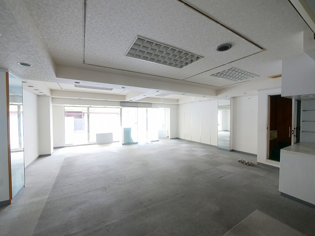 木津川市役所前店舗事務所の内装