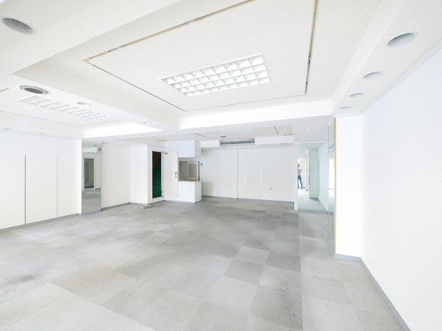 木津川市役所前店舗事務所の内装