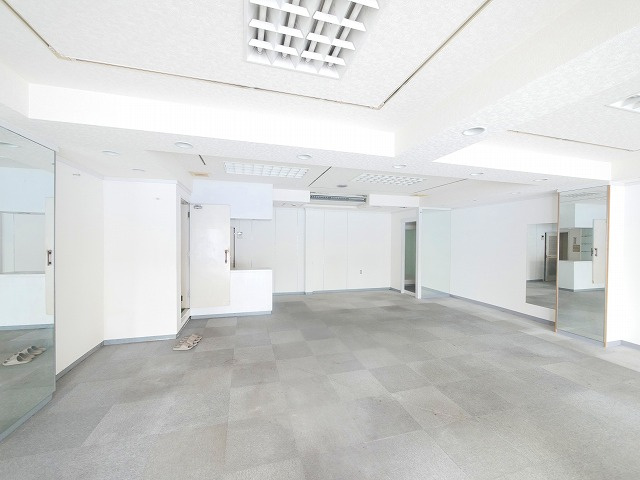 木津川市役所前店舗事務所の内装