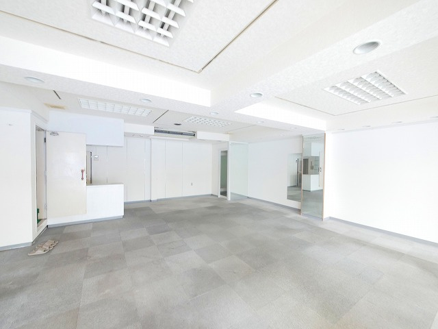 木津川市役所前店舗事務所の内装