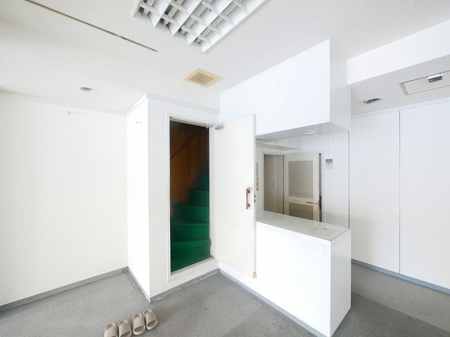 木津川市役所前店舗事務所の内装