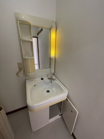 松建ハイムの独立洗面台