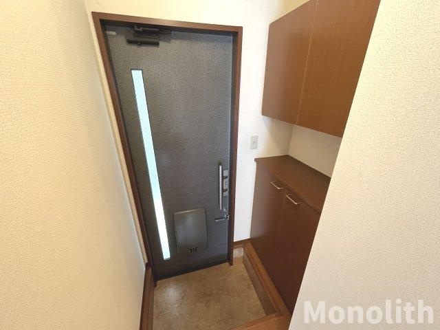 パル春日 B棟の玄関