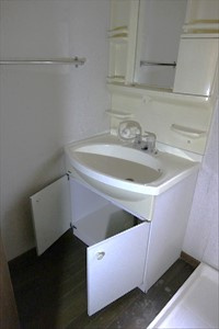 川奈　中古建ての独立洗面台