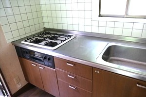 川奈　中古建てのキッチン
