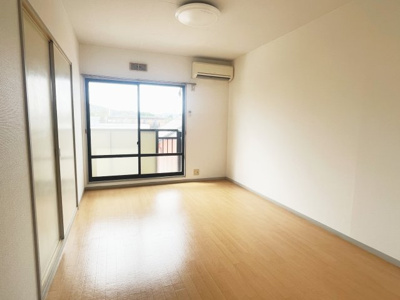 【居間・リビング】 | ル・モンドA | 南向きの明るいリビング