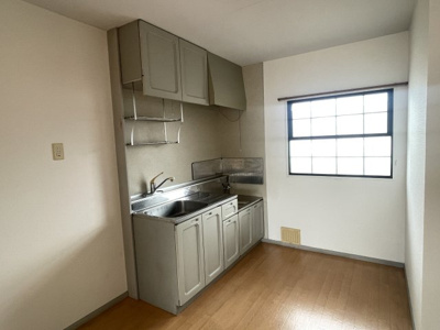  | ル・モンドA | 冷蔵庫、食器棚も置ける広いスペースのキッチン