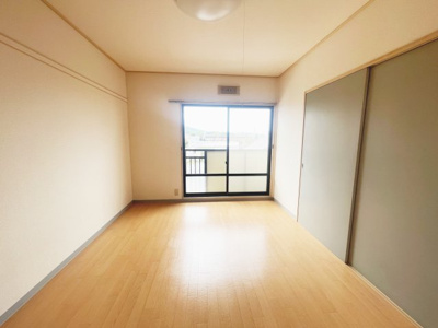 【洋室】 | ル・モンドA | 南向きの明るい洋室