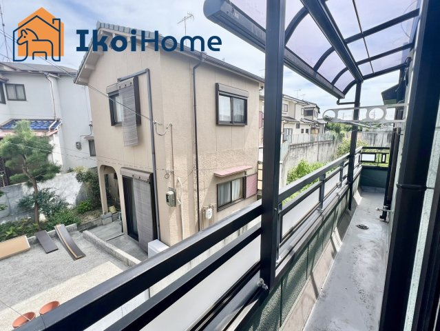 明石市藤江　中古一戸建のバルコニー|●年中無休：当日予約可●バルコニーが広くたくさん干せ、屋根があり小雨程度なら濡れず安心です