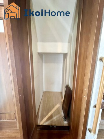 明石市藤江　中古一戸建の収納|●年中無休：見学時間9:00～20:00・当日予約可●　お掃除道具など収納スペースもございます。