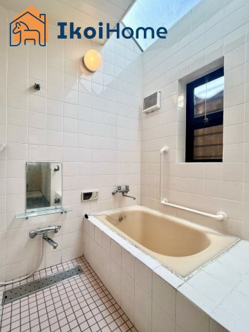 明石市藤江　中古一戸建の浴室|●年中無休：当日予約可●自動湯沸し・追炊き・足し湯などがついたオートバス。